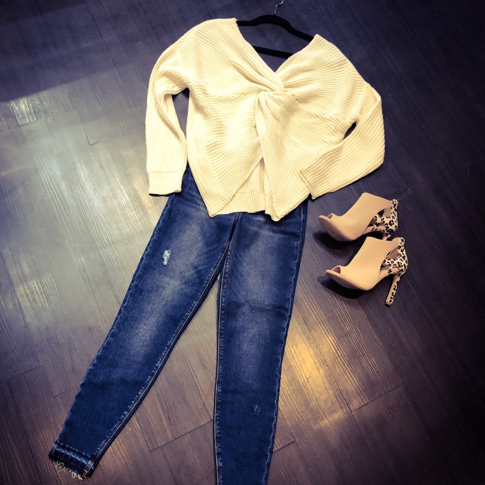 Spanx Distressed Jeans ❣️ - Picture 2 of 5